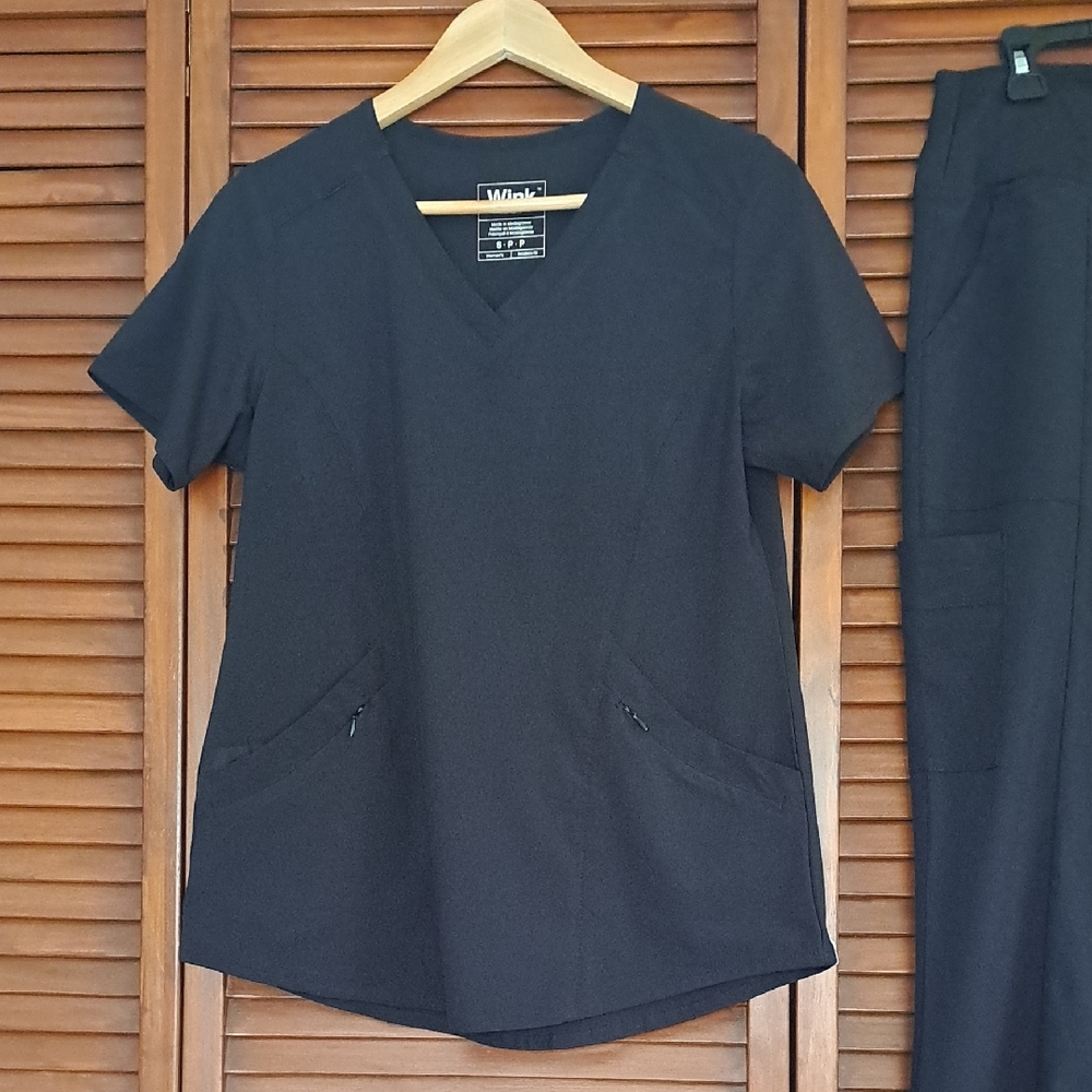 WonderWink Black V-Neck Short Sleeve Top